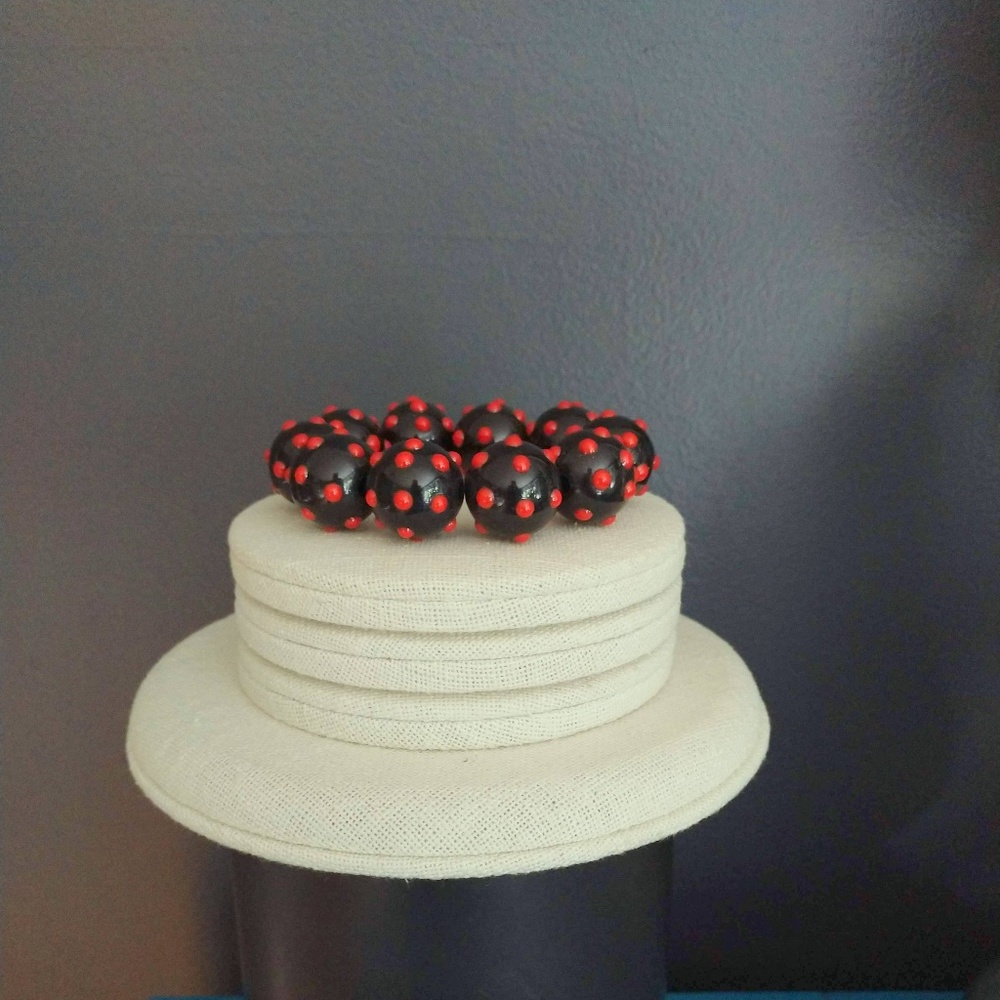 Black and red textured stretch bracelet